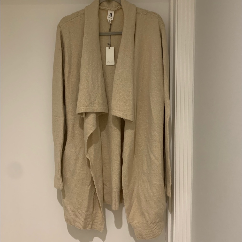 Flawless longline cardigan sweater with pockets- NWT size M/L Beige